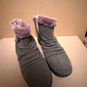 BareTraps Acelyn Gray Suede Winter Boots with Faux Fur 8m